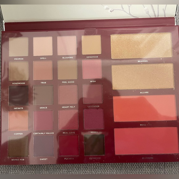 Laura Ashley Makeup Pallet Eyeshadows / Blushes New - Picture 5 of 10